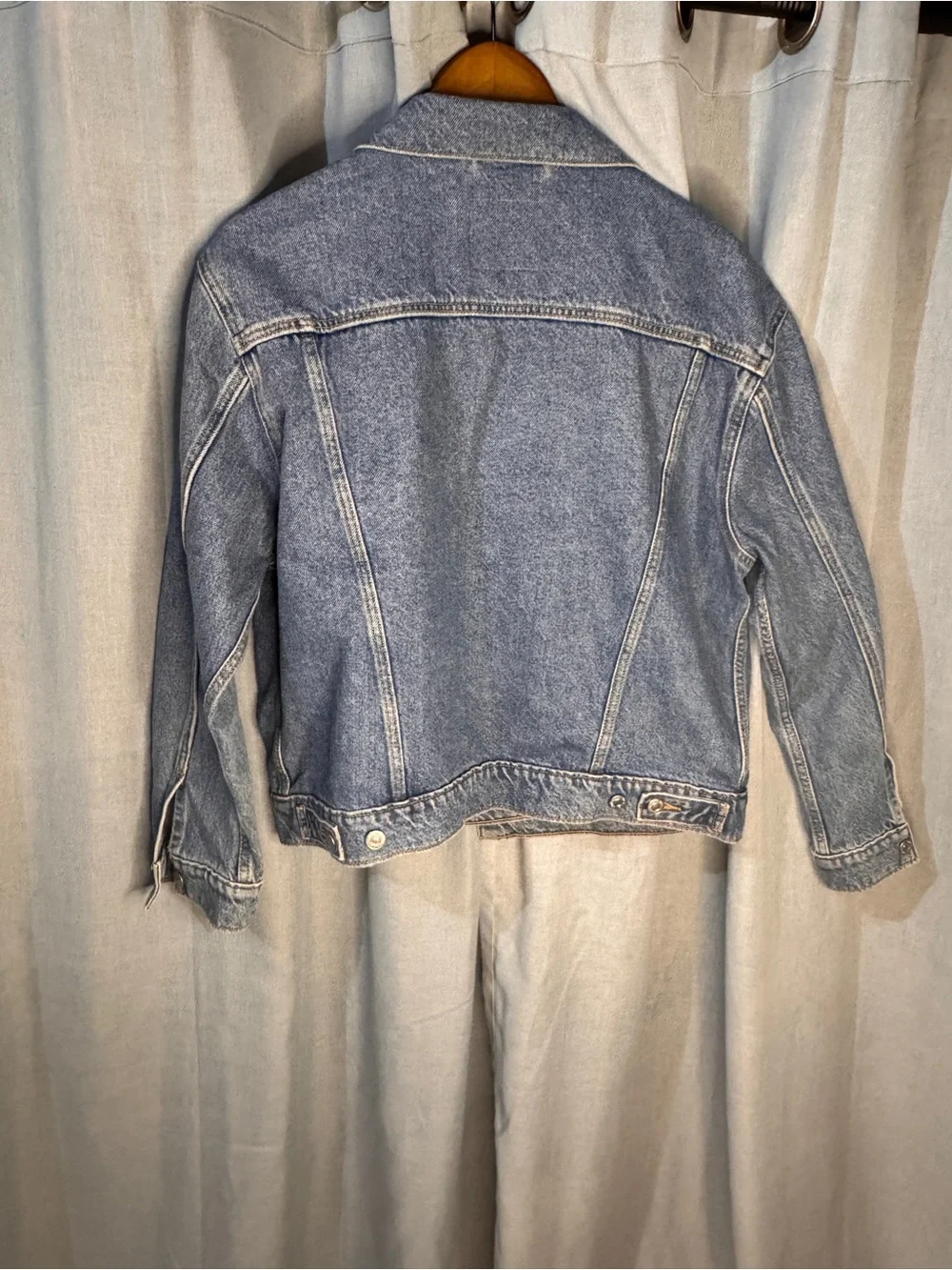 Levi's Light Blue Denim Trucker Jacket - Picture 2 of 5